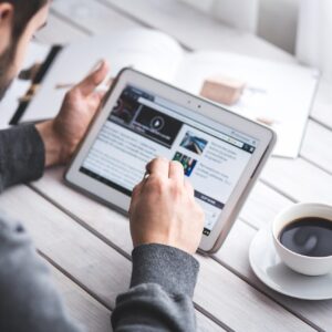 man, reading, touchscreen, blog, digital, tablet, working, screen, touching, touch, samsung, stylus, pen, technology, device, coffee, coffee cup, cup